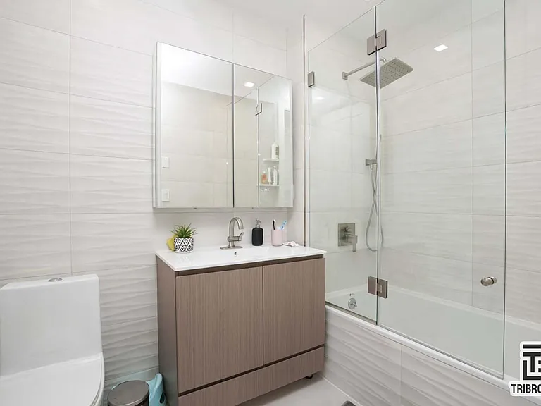 439 Jefferson Ave #1B — Photo 9