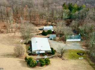 8 E Fox Hill Rd, Long Valley, NJ 07853