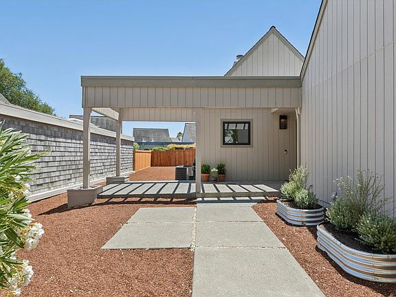 3rd image of 762 Crocus Drive