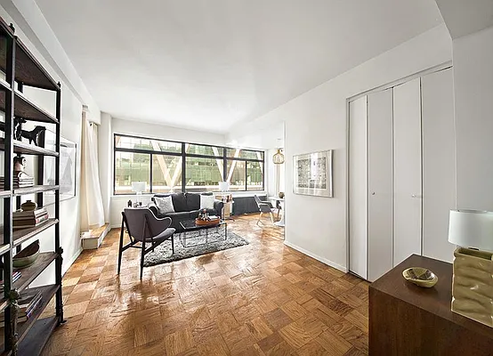 Sold by Warburg | media 40