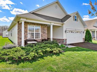 40 Eagle Ridge Cir, Lakewood, NJ 08701