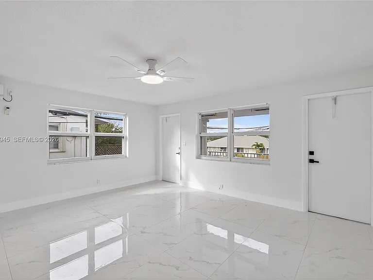 1520 NE 56th St #8 — Photo 6