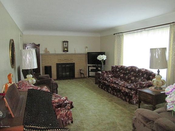 4th image of 912 Oakwood Dr