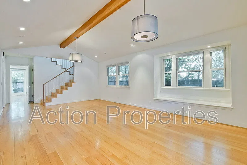 4 bed, 3.5 bath, 2205 sqft, $11,600 — Photo 3