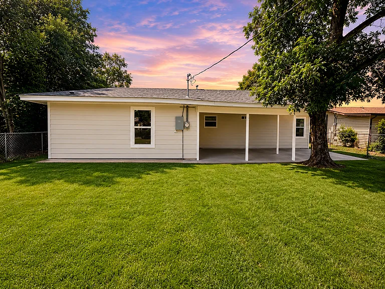 7510 Stagecoach Dr — Photo 2