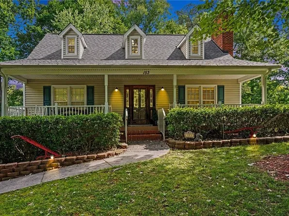 153 Winfield Dr, Pilot Mountain, NC 27021
