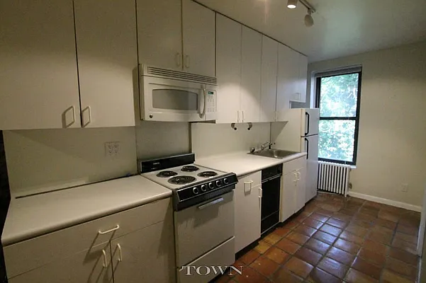 Rented by Town Residential | media 36