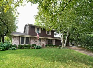819 Renson Rd, Hartland, WI 53029