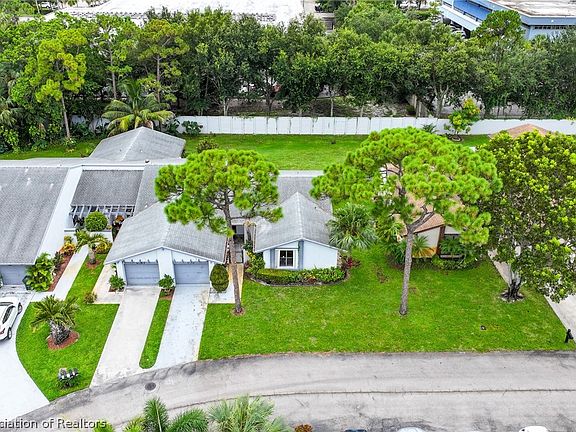 3rd image of 6159 Elsinore Cir
