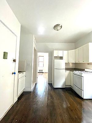 4th image of 214 E 89th St #5RE