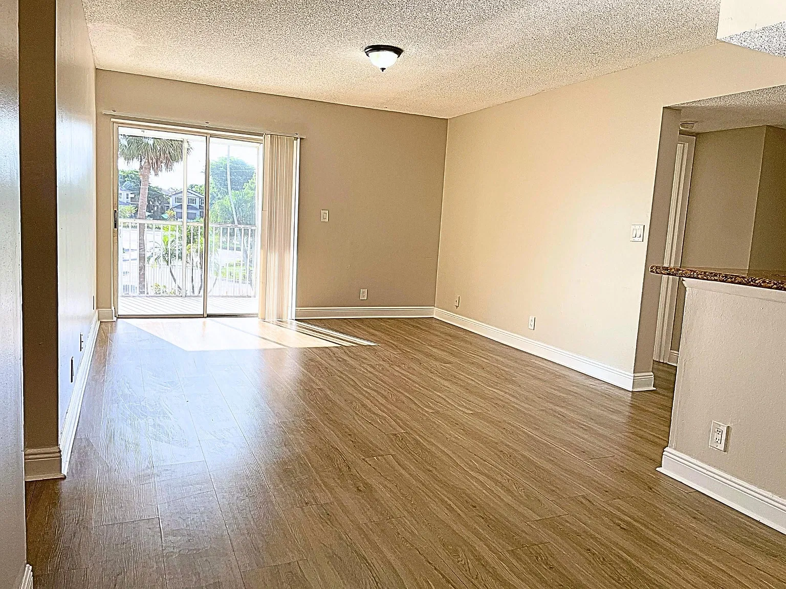 2 bed, 2.0 bath, 1030 sqft, $2,100 — Photo 2