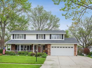 17W464 Earl Ct, Darien, IL