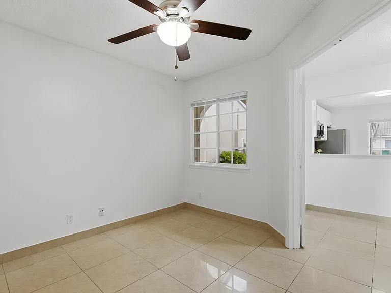 11697 SW 19th St — Photo 31