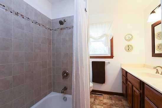 4th image of 16720 E 31st Ter S