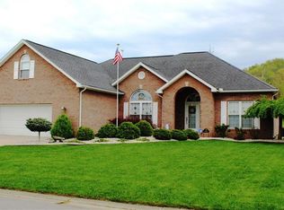 204 Plantation Dr, Mineral Wells, WV 26150