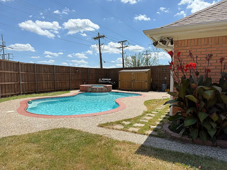 2100 Apple Valley Rd — Photo 2