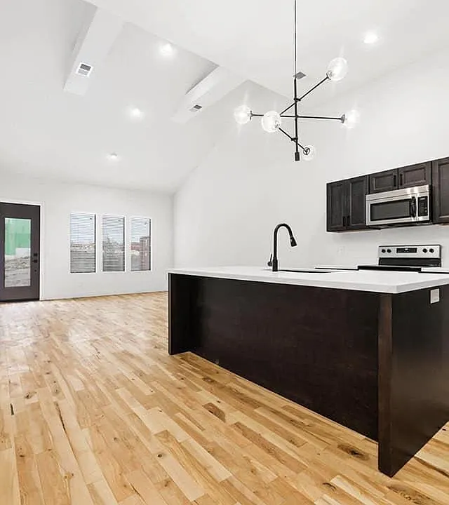 105 W Maplewood Ln