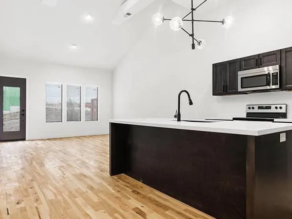 105 W Maplewood Ln, Raymore, MO 64083