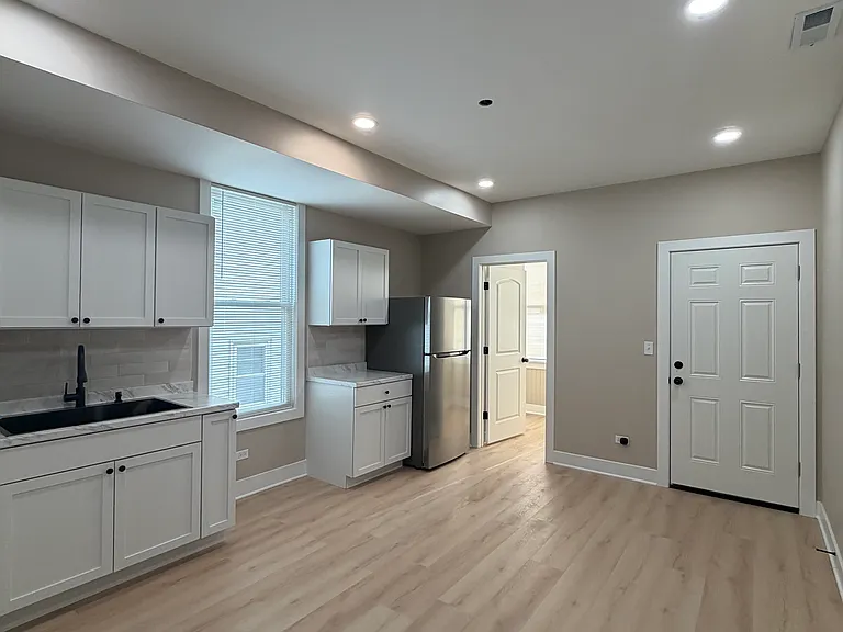 3944 S Rockwell St #1 — Photo 2