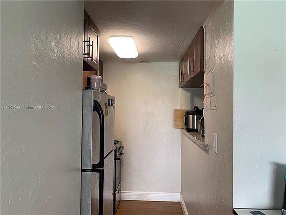 5th image of 6484 Indian Creek Dr APT 315