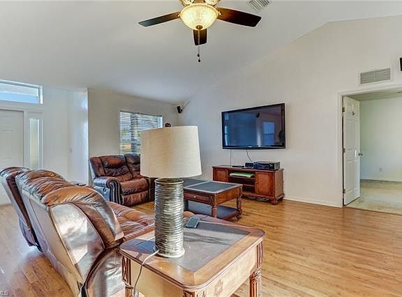 4th image of 1814 NE 17th Pl
