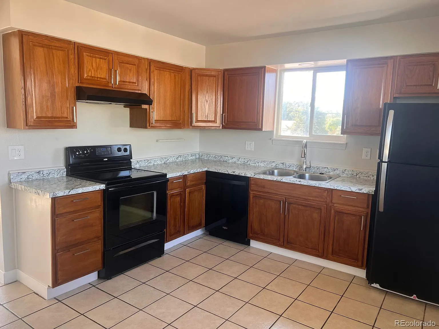 2 bed, 1.0 bath, 912 sqft, $1,650 — Photo 1