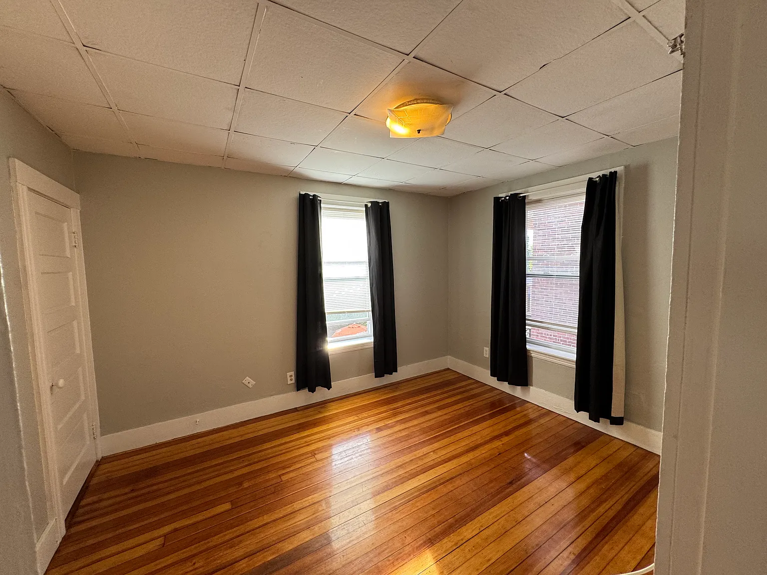 3 bed, 1400 sqft, $1,100 — Photo 1