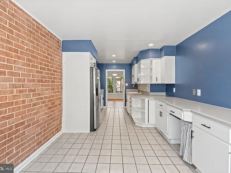 1026 N Pelham St — Photo 5