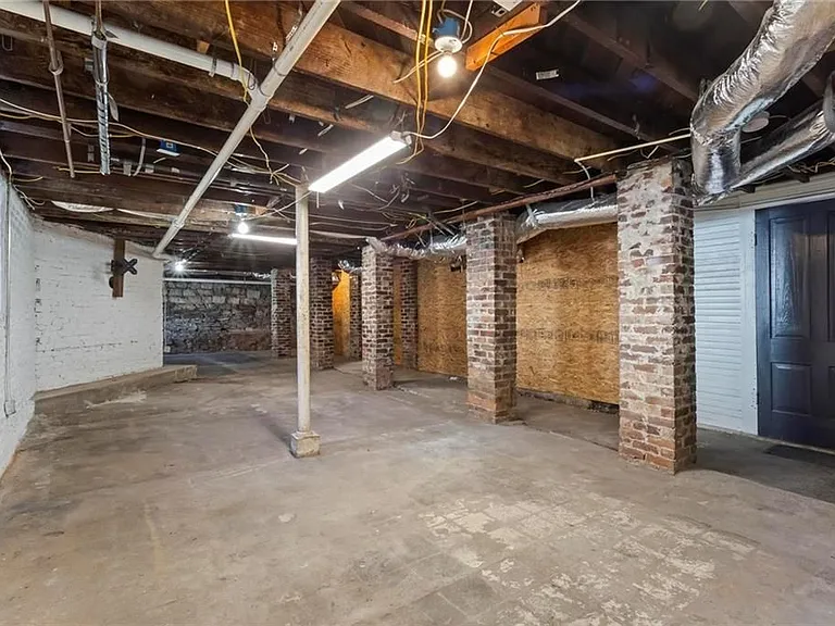 220 Mayson Ave — Photo 25
