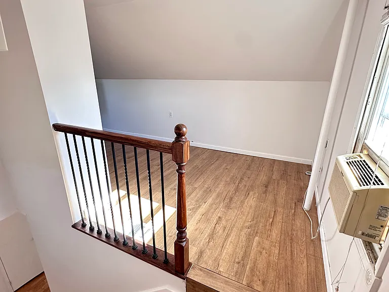 2404 Rowland Ave — Photo 24