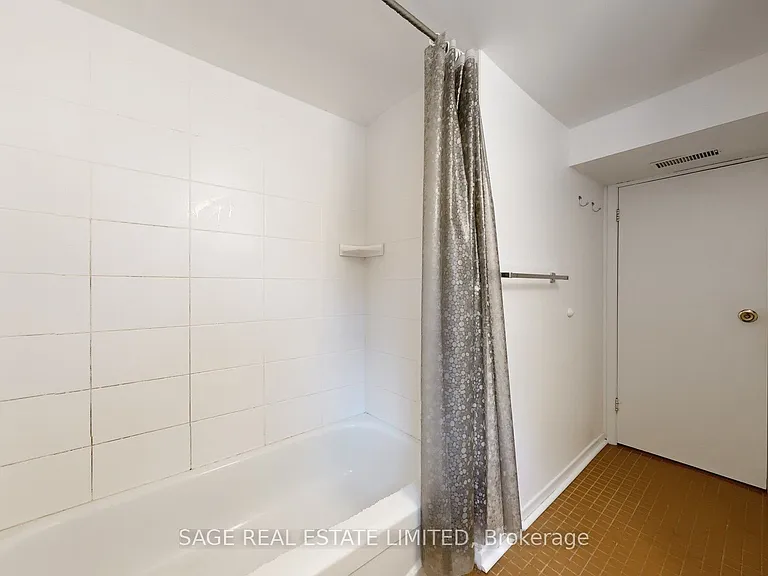 532 Brunswick Ave #LOWER — Photo 14