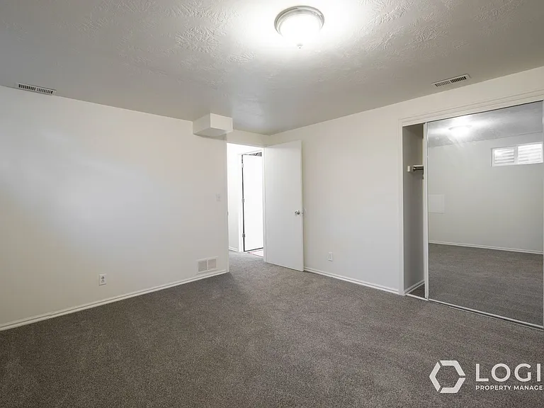 1911 E Cecelia Cir #1911 CECILIA CIRCLE — Photo 19
