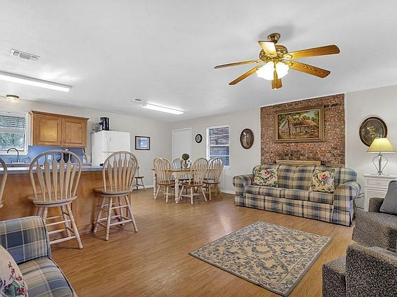 2nd image of 893 Capps Rd