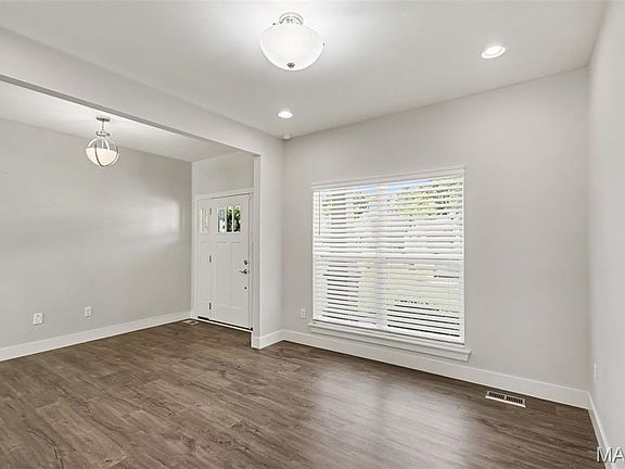 5th image of 904 Old Nicholas Ct