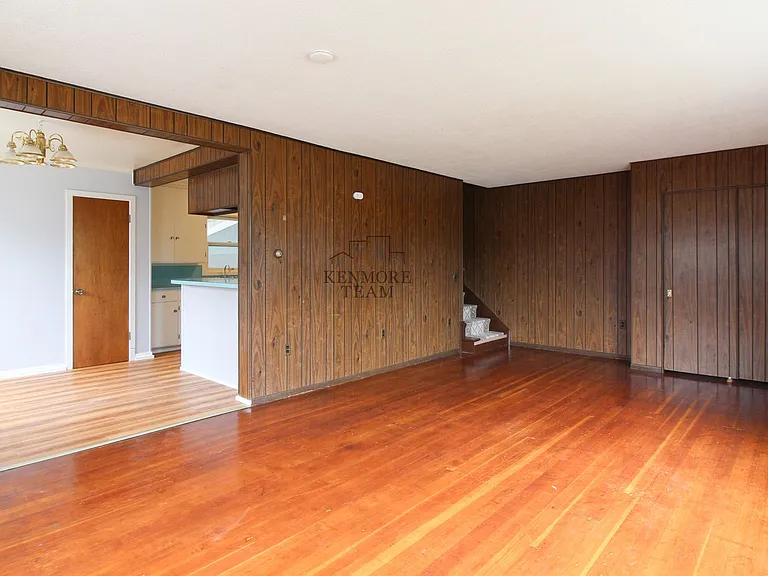 1005 Thayer Dr — Photo 2
