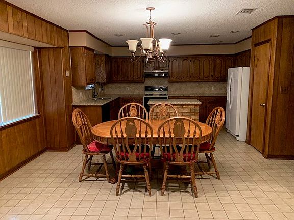2nd image of 2817 El Camino St
