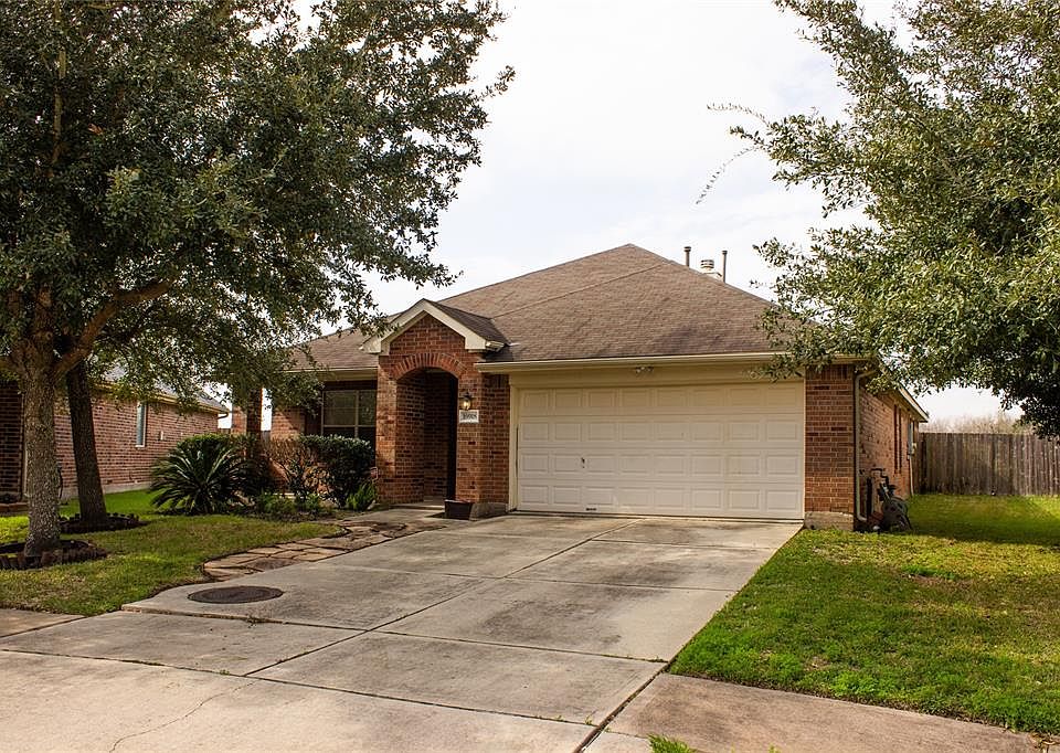1st image of 16918 Hampton Glen Ct