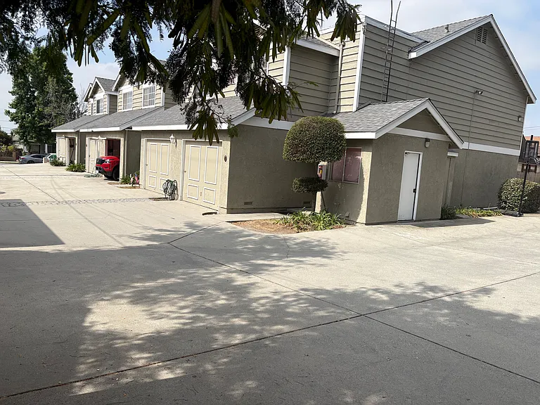 615 E Colorado Blvd #D — Photo 21