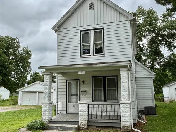 132 S 29th St, Belleville, IL 62226