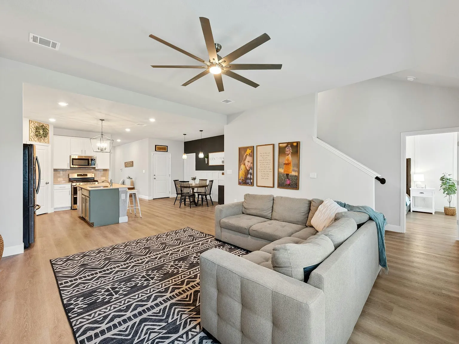 4 bed, 2455 sqft, $2,495 — Photo 3