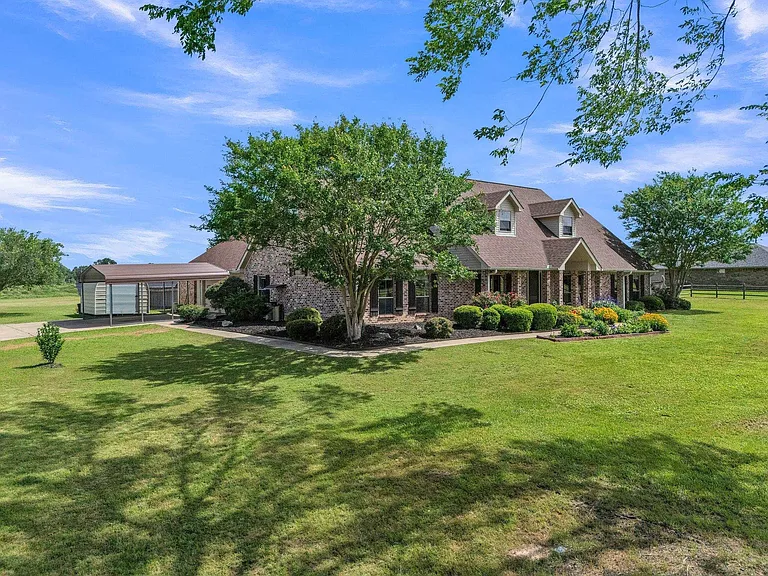 350 Julius Davis Ln — Photo 4