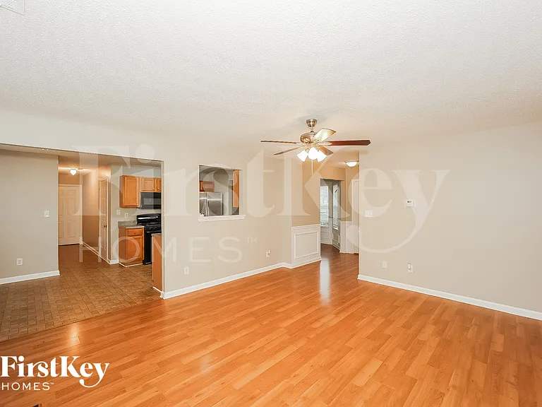 980 Brisley Cir — Photo 4