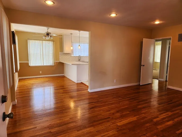 7234 Hazeltine Ave #3 — Photo 6