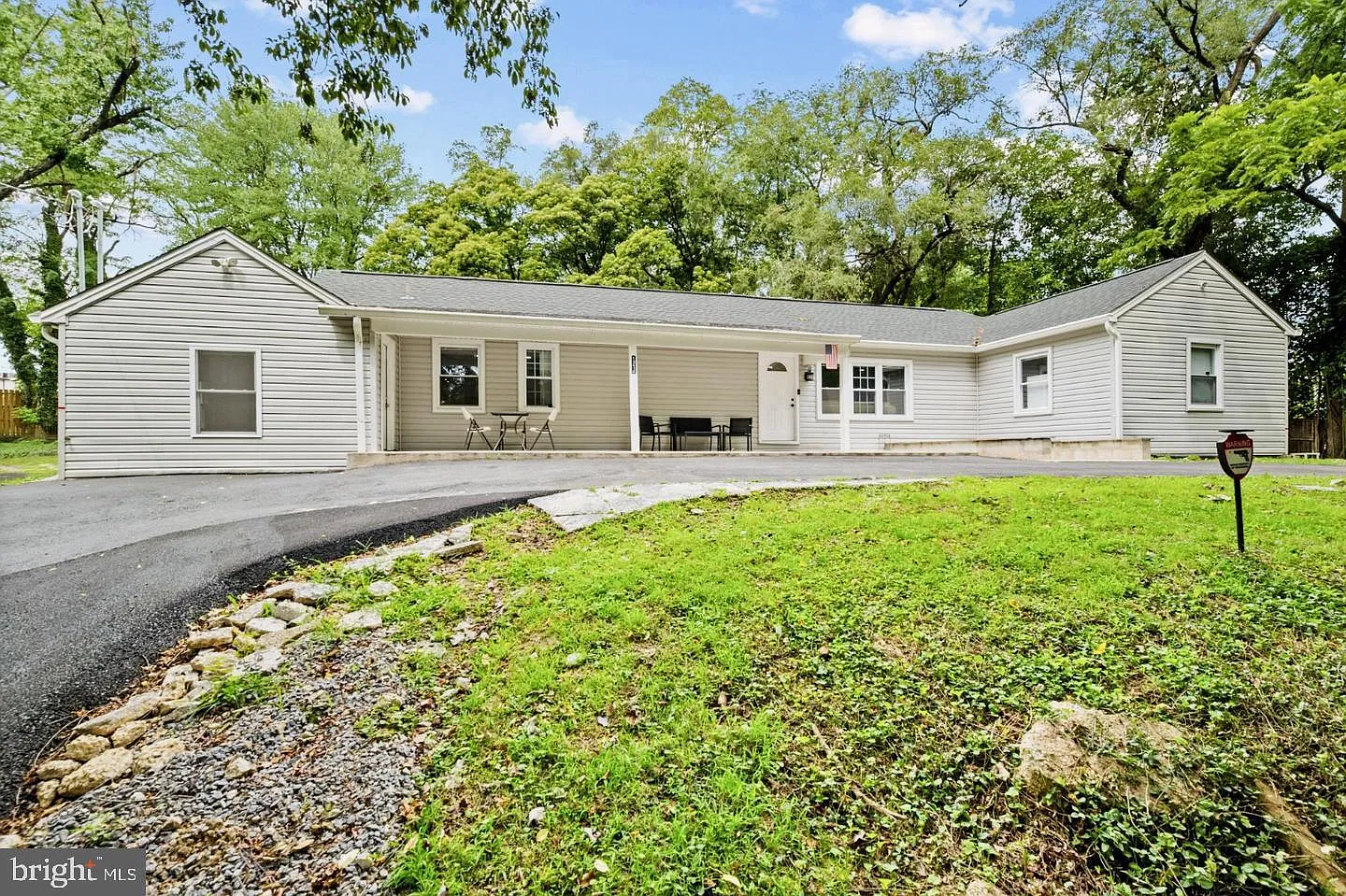 6 bed, 4.0 bath, 4394 sqft, $6,000 — Photo 3