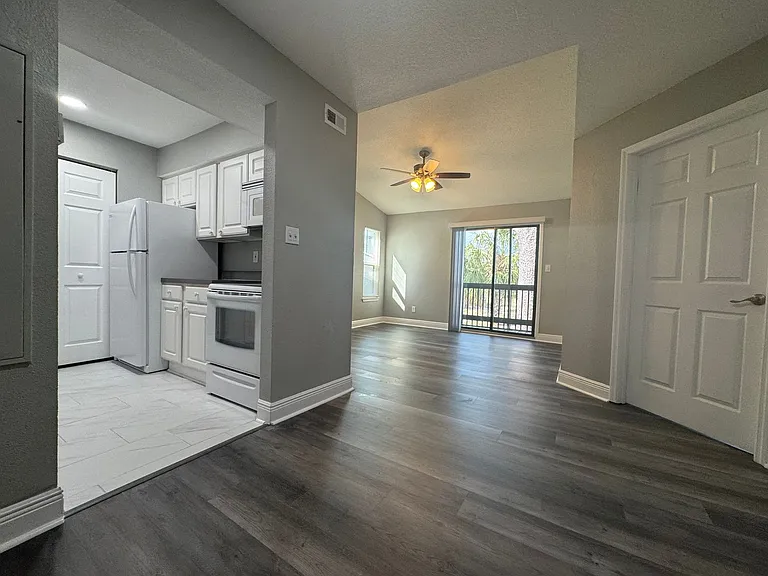 3740 Idlebrook Cir #206 — Photo 6