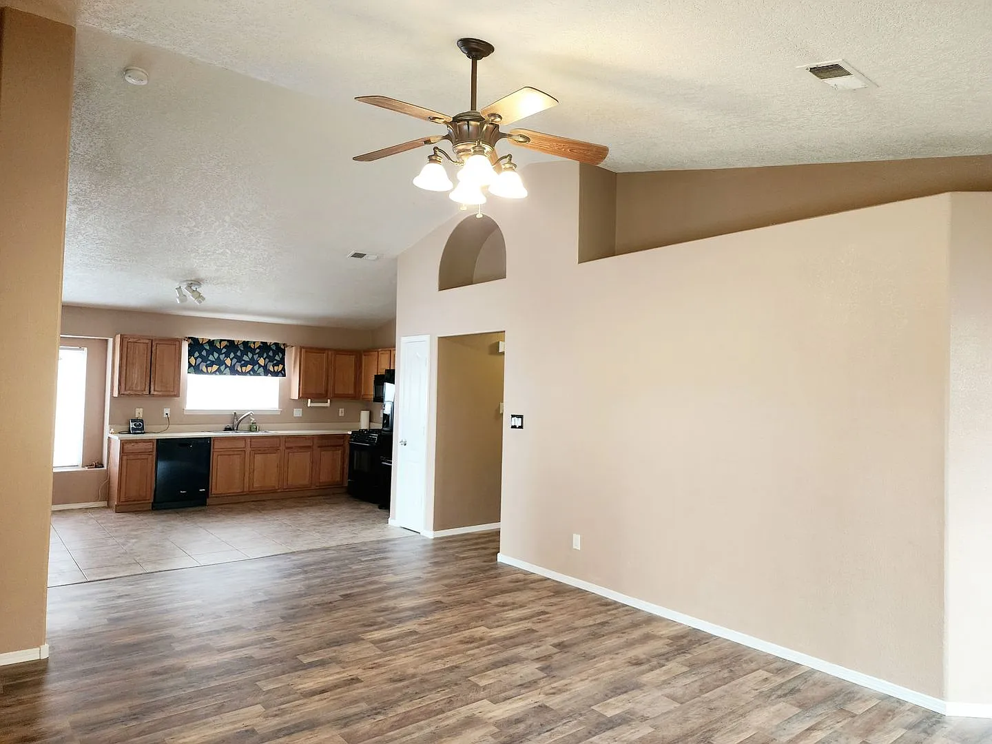 Four-bedroom two bath home located in southwest Albuquerque off of tower and 98th. — Photo 1