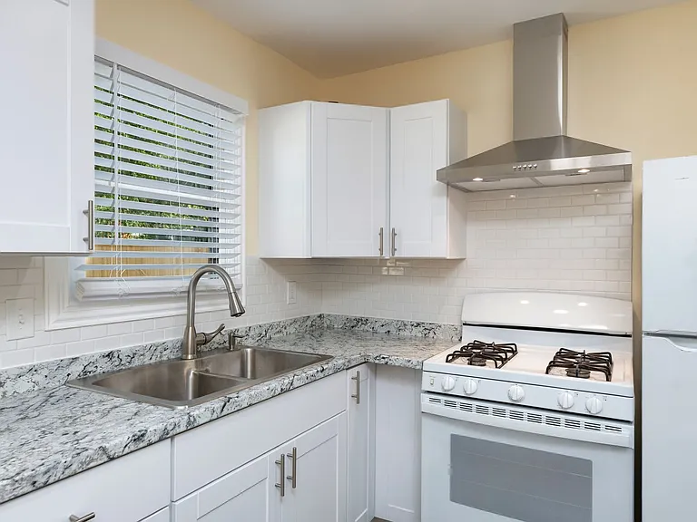 2610 Michigan Ave — Photo 9