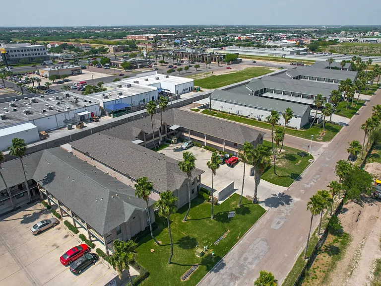 2210 W Elisa Ln — Photo 17