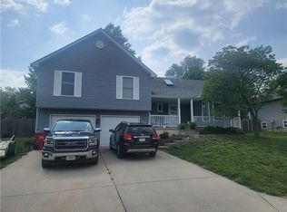 2508 S Clinton St, Oak Grove, MO 64075