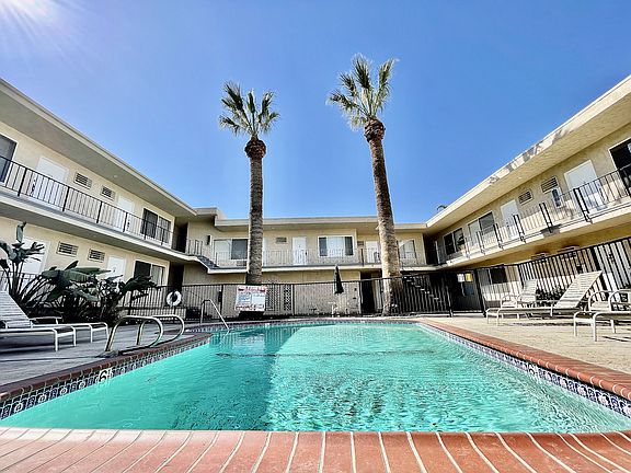 3rd image of 17400 Burbank Blvd APT 214